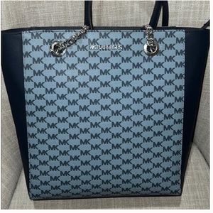 AUTHENTIC NWT MICHAEL KORS BAG LARGE SIZE